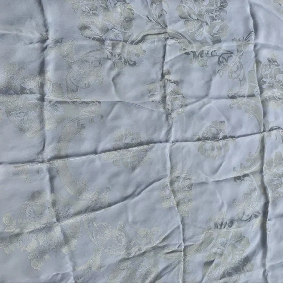 Table Cloth - Picture 3 of 5